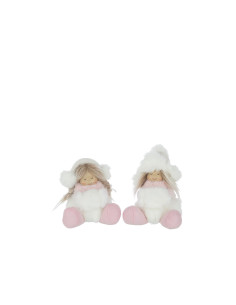 CHICA CON GORRO SENTADA